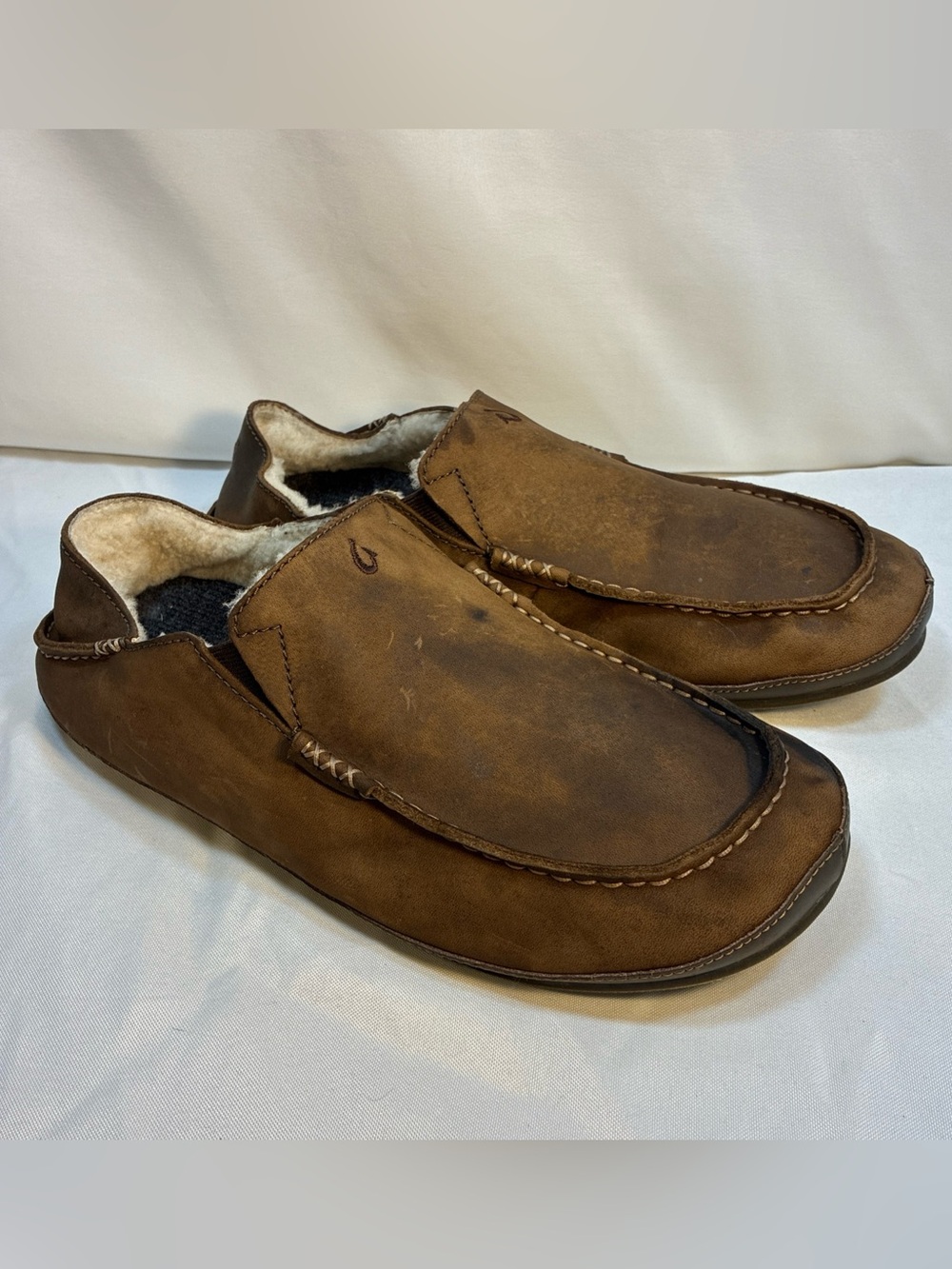OluKai Moloa Slipper Mens 12 Dark Wood Brown Nubuck Leather Shearling 10252-6363